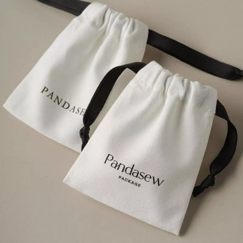Kleiner Geschenkbeutel aus Baumwolle mit Kordelzug
