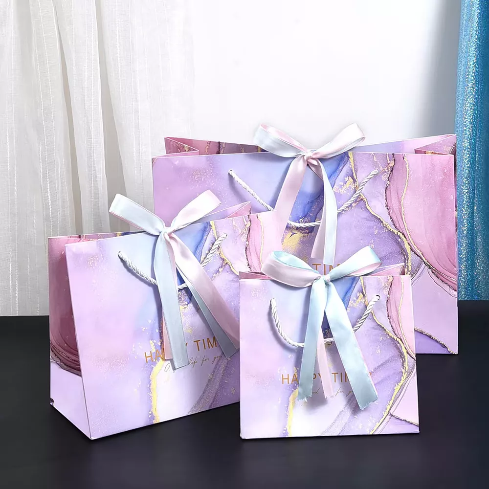 Luxus-Geschenktüte aus Papier mit Bandgriff